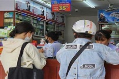 Danang pharmacies run out of pink eye treatments
