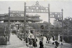 Temple of Literature displays photos of Tet during Nguyen Dynasty