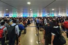HCM City airport opens more check-in counters, security scanners