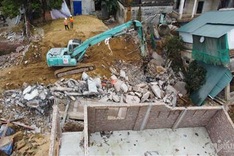 Houses hit by Bac Ninh riverbank erosion demolished