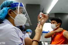 Hanoians worried about Moderna Covid-19 vaccine shortage