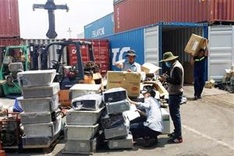 Over 1,000 scrap containers to be re-exported from Ho Chi Minh City