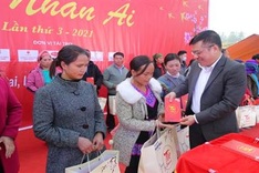Tet Charity Programme brings warmth to ethnic groups