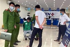 Taxi driver detained for bank robbery in Hanoi