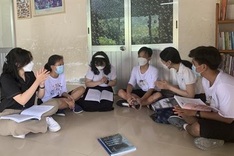 Free English class opens for disadvantaged children in Nha Trang