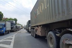 Serious National Road 2 congestion as Vinh Phuc tightens social distancing