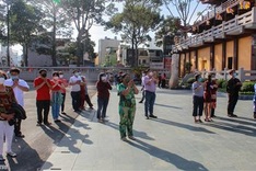 HCM City people flock to pagodas on Tet