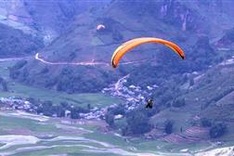 Paragliding festival kicks off in Yen Bai