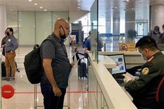 Vietnam drops COVID-19 vaccine certificates, quarantine requirements for foreign arrivals