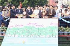 State President joins carp release ritual on Kitchen Gods' Day
