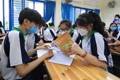 Senior high school students to have 52 history lessons each year
