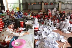 Traditional craft village busy ahead of Mid-Autumn Festival