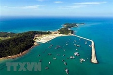 Seaplane service linking Tuan Chau, Co To launched in Quang Ninh