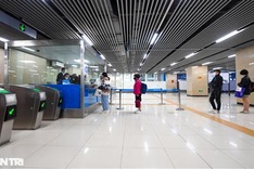 Hanoi metro passenger numbers fall after ticket sales begin