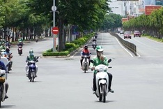 HCM City allows limited economic activity in three districts