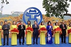 Photo exhibition and dance festival mark Hanoi’s Liberation Day