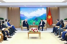 Prime Minister receives experts of Fulbright University Vietnam