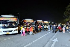 Thousands of poor workers supported to return home for Tet