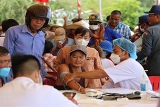 500 Cambodian residents, those of Vietnamese origin in Cambodia get free health check-ups, gifts