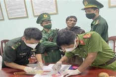 Lao man detained for transporting drugs into Vietnam