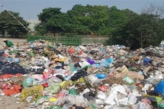 Hundreds of households in Hanoi suffer from overloaded dumping site