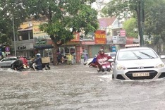 Hanoi authorities urged to finish anti-flooding projects