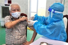 Hanoi aims to complete full Covid-19 vaccination for city