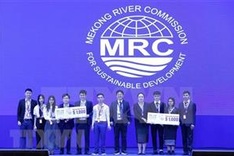 Vietnamese students win two second prizes at MRC technology contest