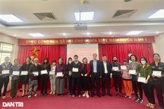 Dantri/Dtinews gives Tet gifts to disadvantaged people