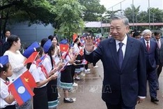 President visits Nguyen Du Lao-Vietnamese bilingual school