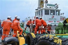 Philippines races to avoid 'environmental catastrophe' from oil spill