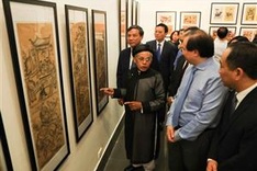 Dong Ho folk print exhibition opens in Hanoi