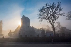 More tourist sites in Vietnam re-opened