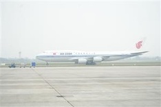 Chinese president Xi Jinping arrives in Hanoi