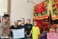 Four Nghe An orphans receive support
