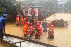 Dantri readers support flood victims in central region