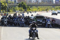 HCM City residents struggling heatwave