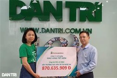 Poor students in remote Nghe An receive support