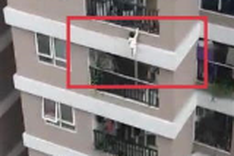 Little girl survives fall from 12th-floor balcony in Hanoi