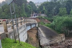Hoa Binh bridge collapses due to Typhoon Yagi's impact