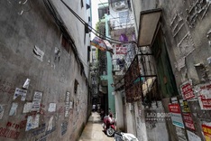 Hanoi alleys to get upgraded firefighting equipment