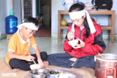 Two poor children in Bac Giang in dire need of support