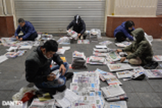 Hanoi’s early morning newspaper market