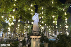 Churches in Hanoi decorated for Christmas