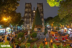 Christmas atmosphere blankets Hanoi