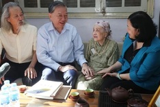 Top leader expresses gratitude to creators of national anthem, emblem design