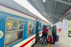 Relief aid transported by rail to flood-hit localities