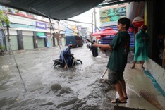 HCM City struggles with severe inundation due to heavy rains
