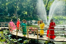 Ao Dai wearers enjoy free admission to Saigon Zoo