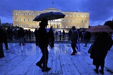 S&P says Greece in 'selective default' on bonds